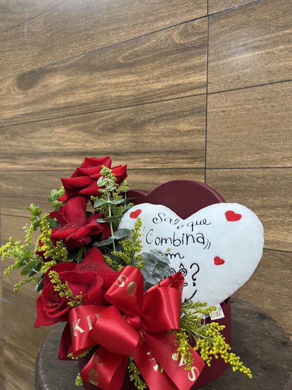 BOX coração branco de Pelúcia com Rosas Vermelhas - Imagem 6