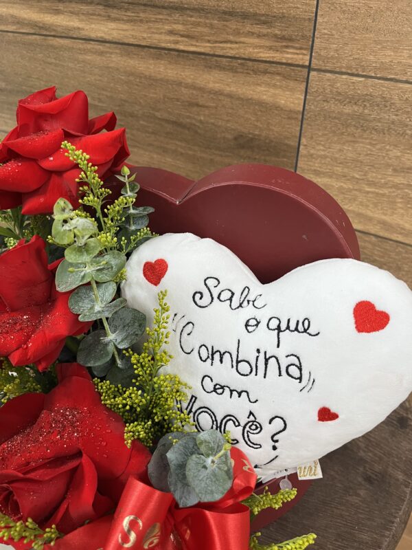 BOX coração branco de Pelúcia com Rosas Vermelhas - Imagem 5