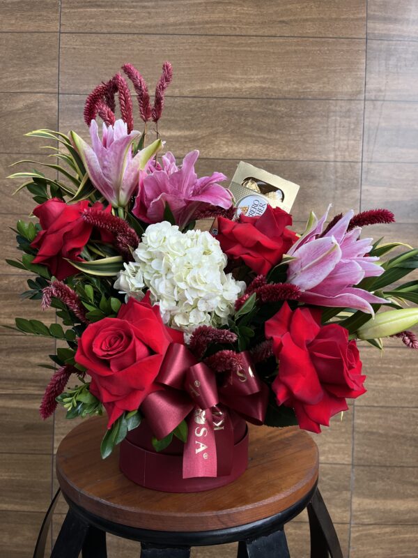 BOX Lírio dobrado, Rosa e Hortênsia Branca + Ferrero Rocher