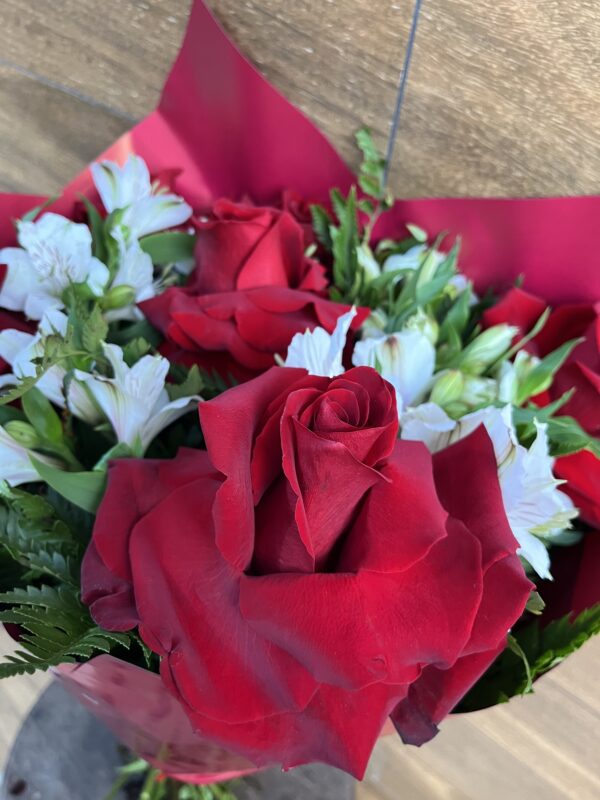 Buquê Meia Dúzia de rosas importadas - Imagem 3