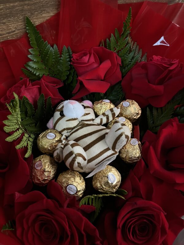 Topiaria 8 Rosas + Mini Pelúcia e Ferrero Rocher - Imagem 3