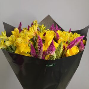 Uma dúzia importada Amarela + Astromélias e Celósia