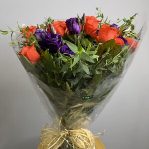 Buquê 12 rosas nacionais + Liziantos