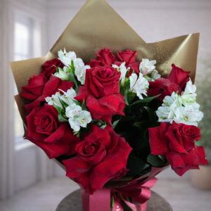 Buquê 9 Rosas Importadas e Astromélia