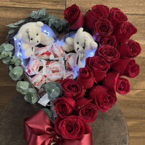Coração Rosas Vermelhas com Luz Led e Pelúcia