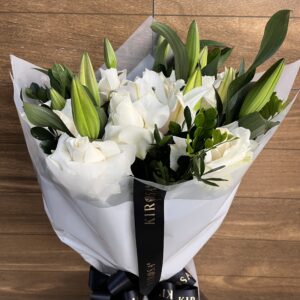 Buquê Rosas Brancas Importadas com Lírios.