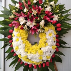 Coroa de flores variadas