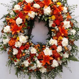 Coroa vazada de flores nobres