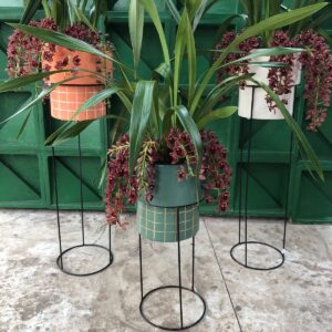 Orquídea pendente com vaso e suporte